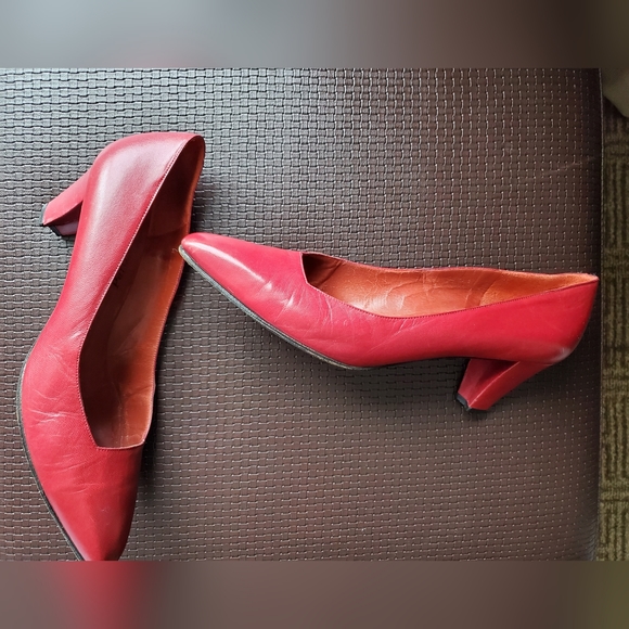 Vintage Yves Saint Laurent Burgundy Short Heels Size 7.5 Leather Sole Made Paris - Picture 6 of 11